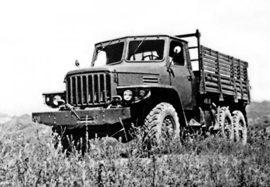  DongFeng Aeolus EQ240 1975 года  (фото 3 из 3)